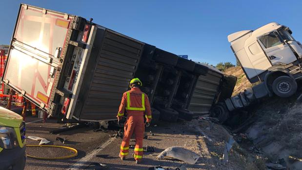 Una colisión mútiple en Paterna deja seis heridos y colas de 17 kilómetros