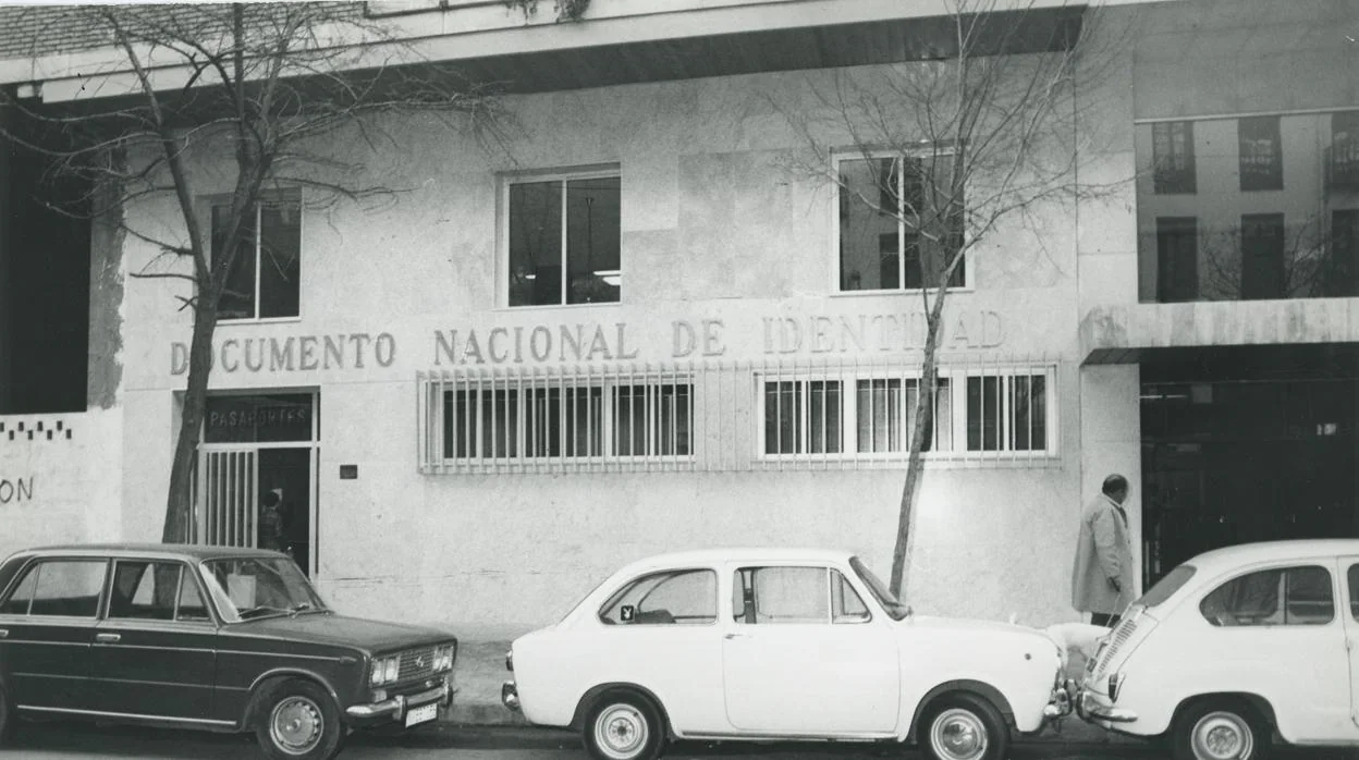 La oficina de expedición de la Calle Doce de Octubre de Madrid, en una imagen de archivo de 1974