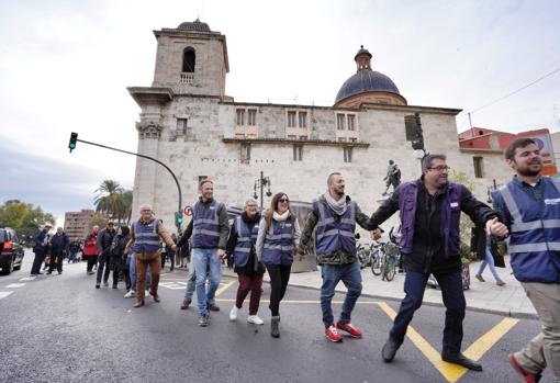 Imagen de la cadena humana celebrada en Valencia contra la infrafinanciación