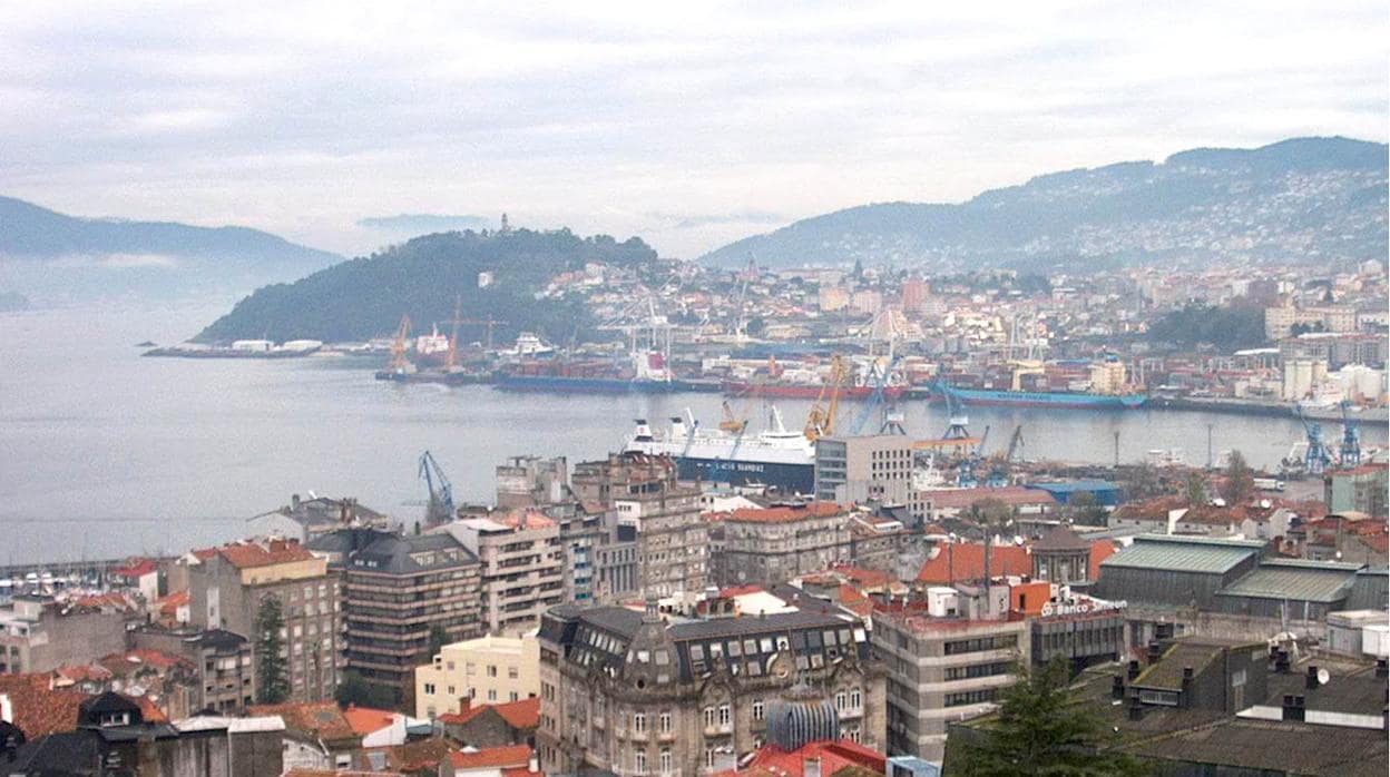 Vista al puerto de la ciudad de Vigo
