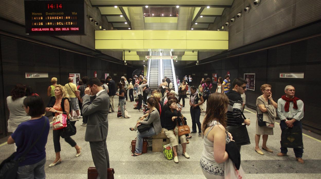 Imagen de archivo de una estación de metro en Valencia