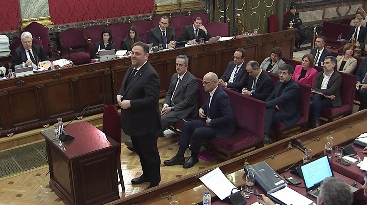 El exvicepresidente de la Generalitat, Oriol Junqueras, antes de declarar en el juicio del Tribunal Supremo