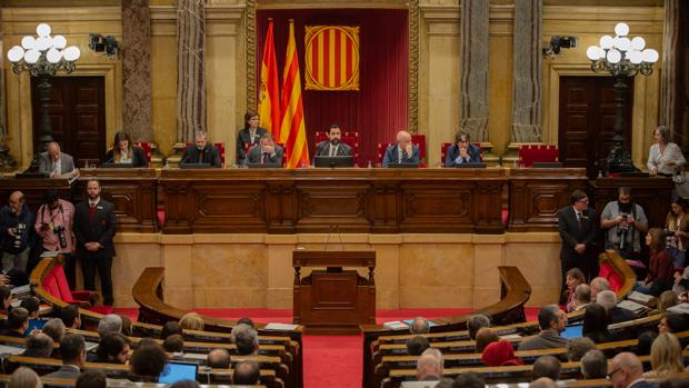 El Parlament insiste en su burla al TC y lleva al pleno la reprobación a la Monarquía y la autodeterminación