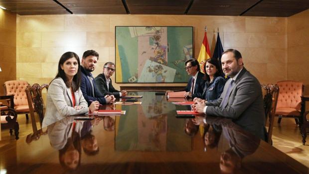 Termina la reunión entre PSOE y ERC tras dos horas y media buscando el desbloqueo de la investidura