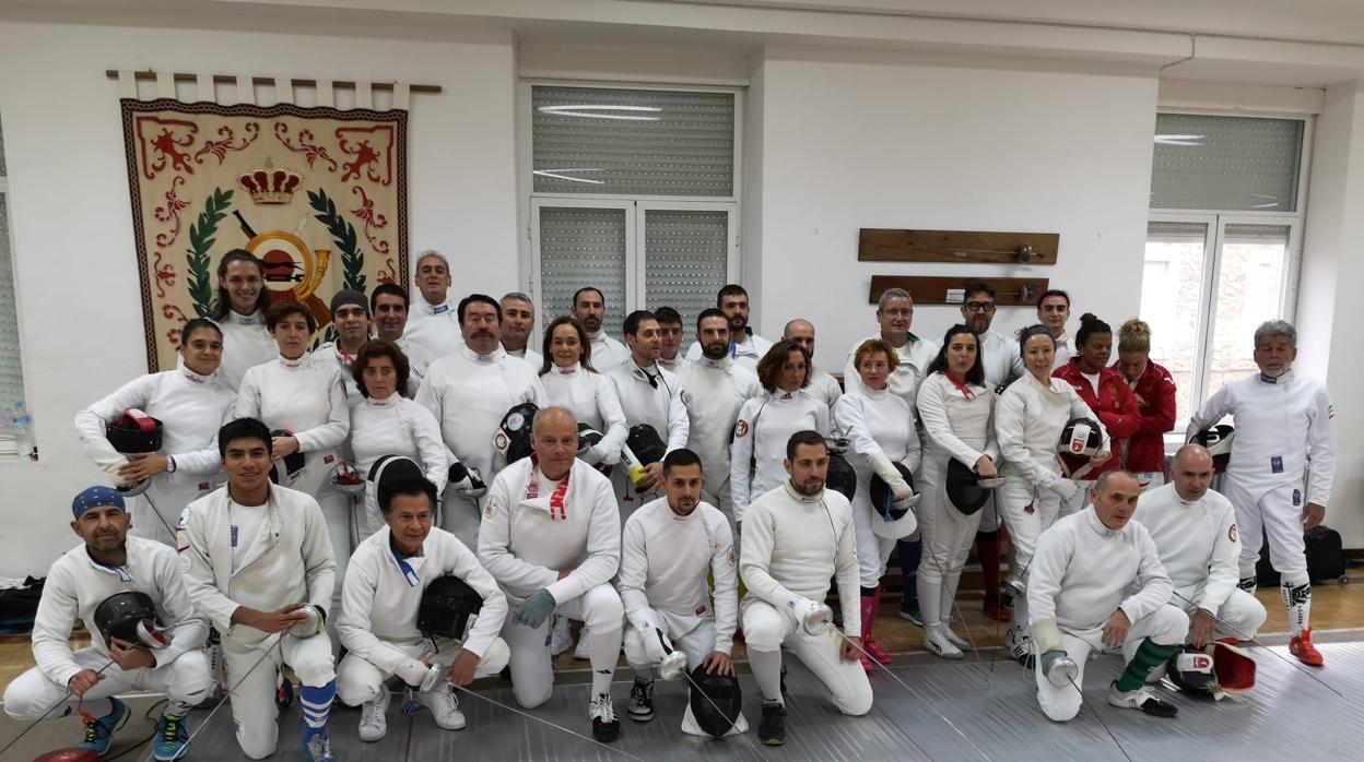 El encuentro tuvo lugar en la sala de esgrima de la Escuela Central de Educación Física, ubicada en la Academia de Infantería de Toledo