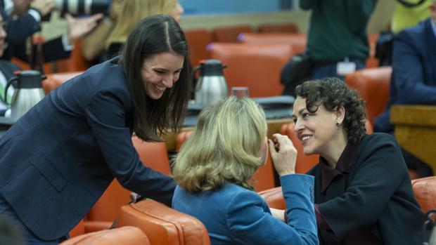 Pedro Sánchez y Pablo Iglesias cierran el reparto de ministerios cediendo espacio a los comunes