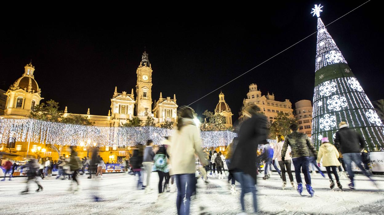 Imagen de archivo de la pista de hielo en la Plaza del Ayuntamiento de Valencia