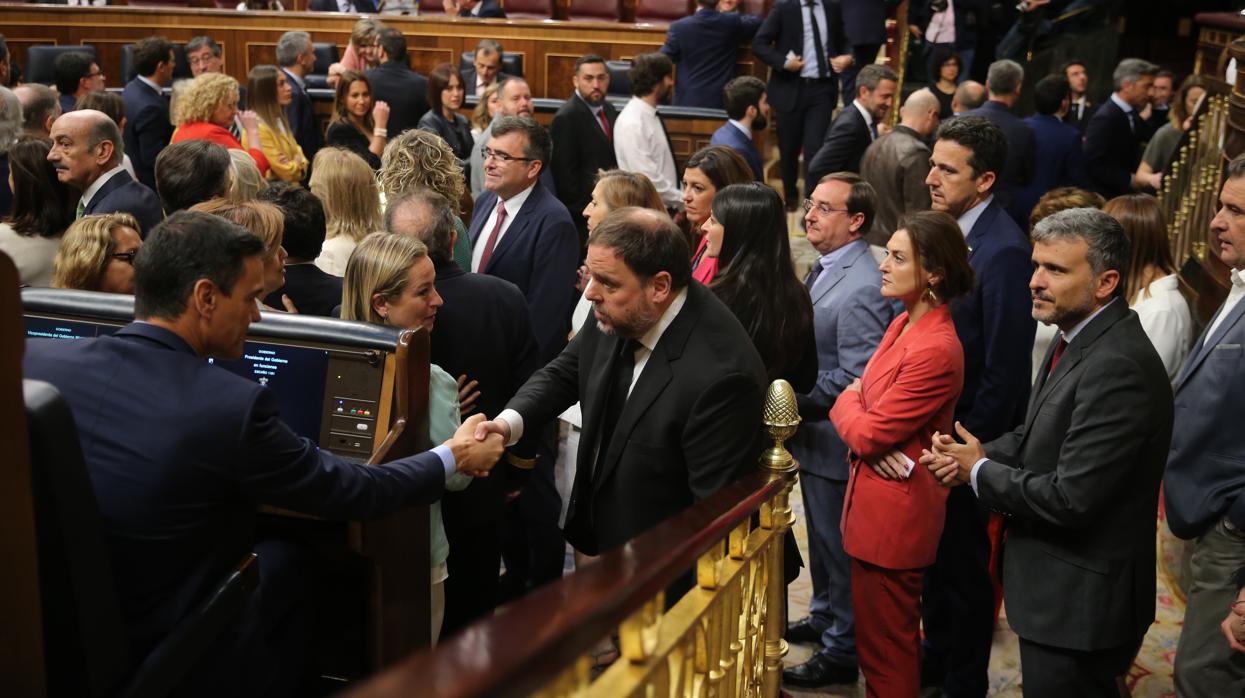 Sánchez y Junqueras, en la primera sesión de la XIII Legislatura