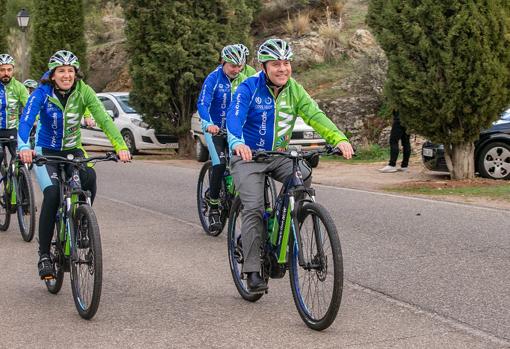 Page pedalea por las calles de Toledo