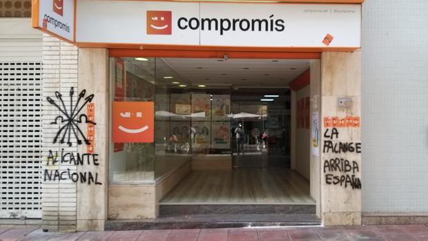 Pintadas de «Arriba España» y «Rojos no» en sedes de Podemos y Compromís en Alicante