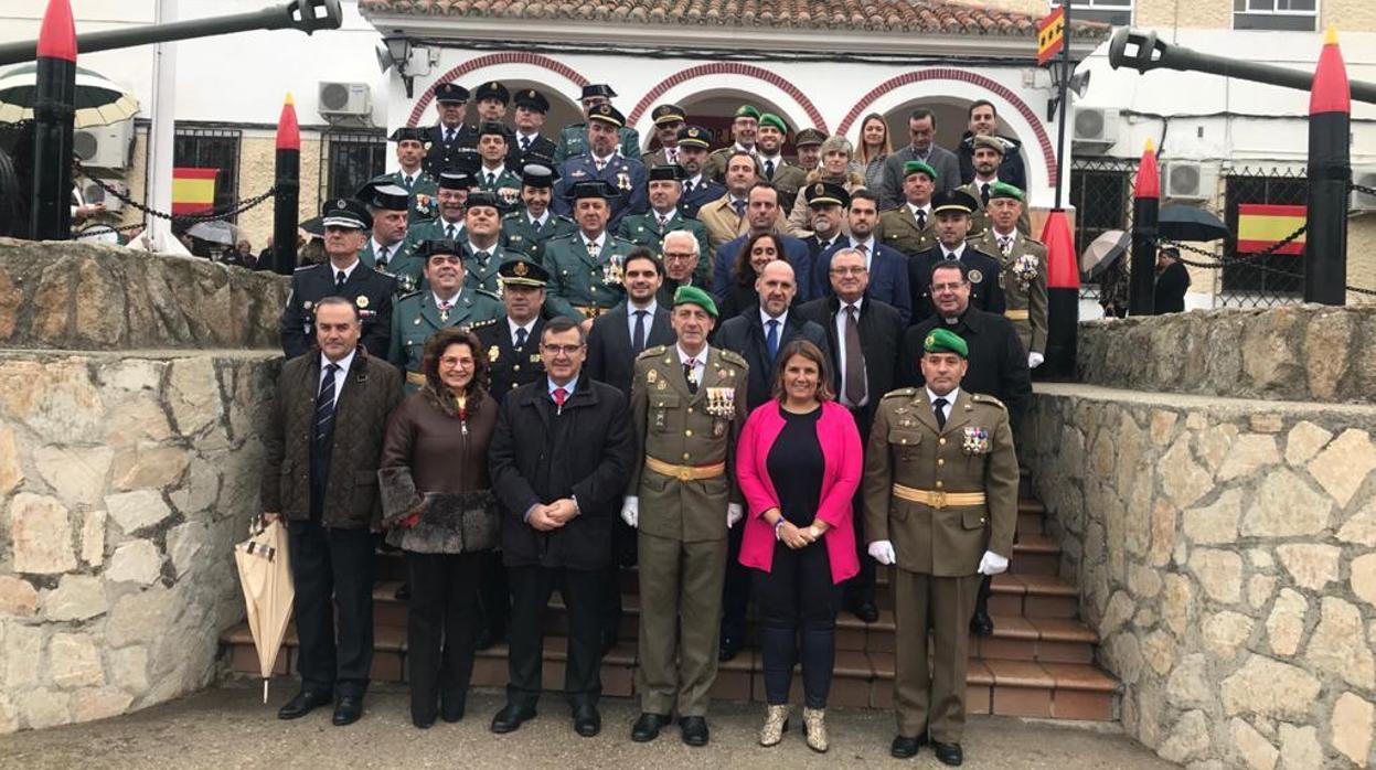 Tita García acompañada de los militares