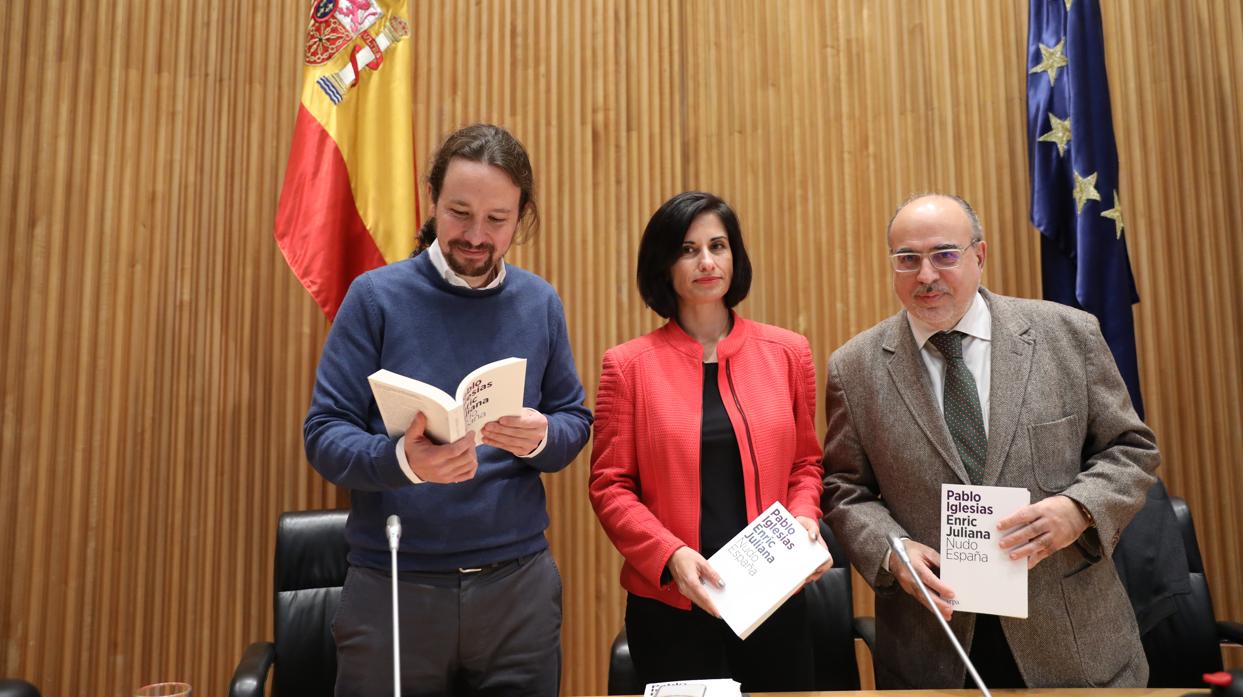 Pablo Iglesias, Lola García y Enric Juliana «revisitan» el libro «Nudo España» un año después de su publicación