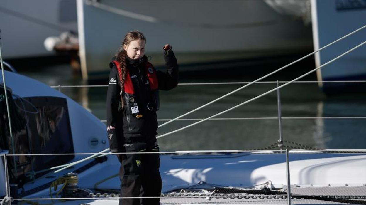 Greta, a bordo del catamarán que la llevó hasta Portugal