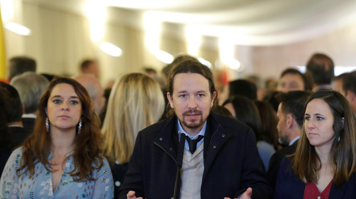 El líder de Unidas Podemos, Pablo Iglesias (c) hace declaraciones en la celebración del 41 aniversario de la Constitución