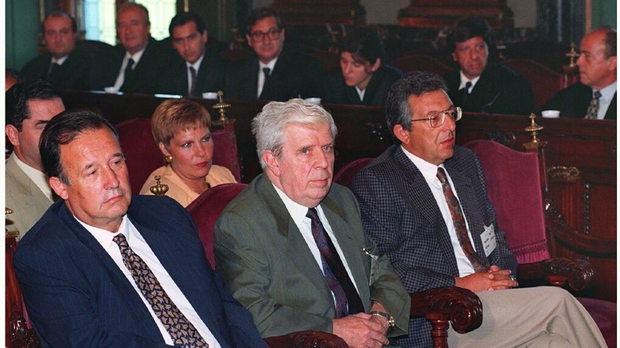 Los acusados del caso Filesa, en el juicio que tuvo lugar en el Tribunal Supremo en 1997