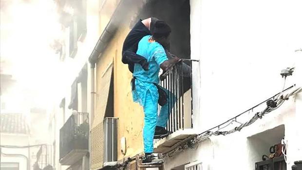 Un inmigrante «héroe anónimo» salva la vida a un enfermo en un incendio en casa y desaparece