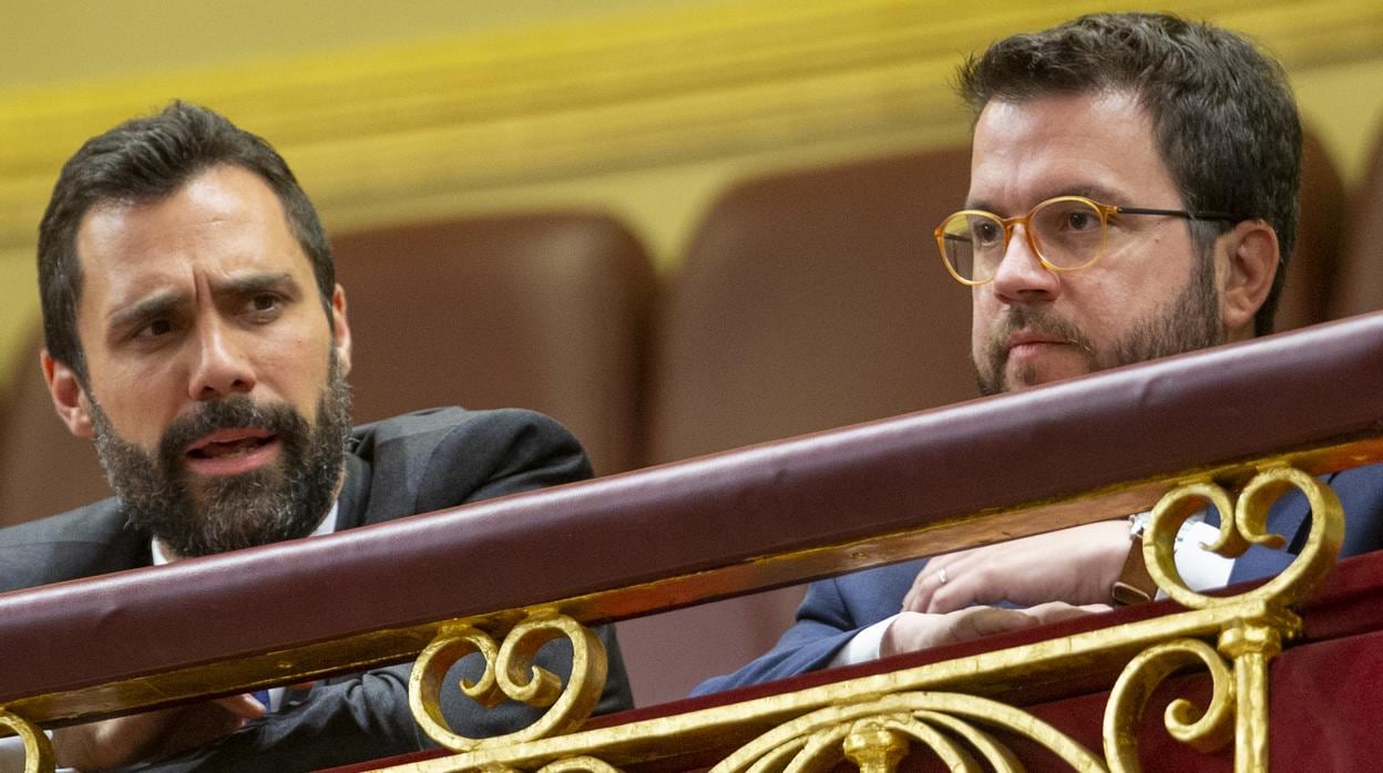Roger Torrent y Pere Aragones en la constitucion del Congreso de los Diputados de la XIII Legislatura.