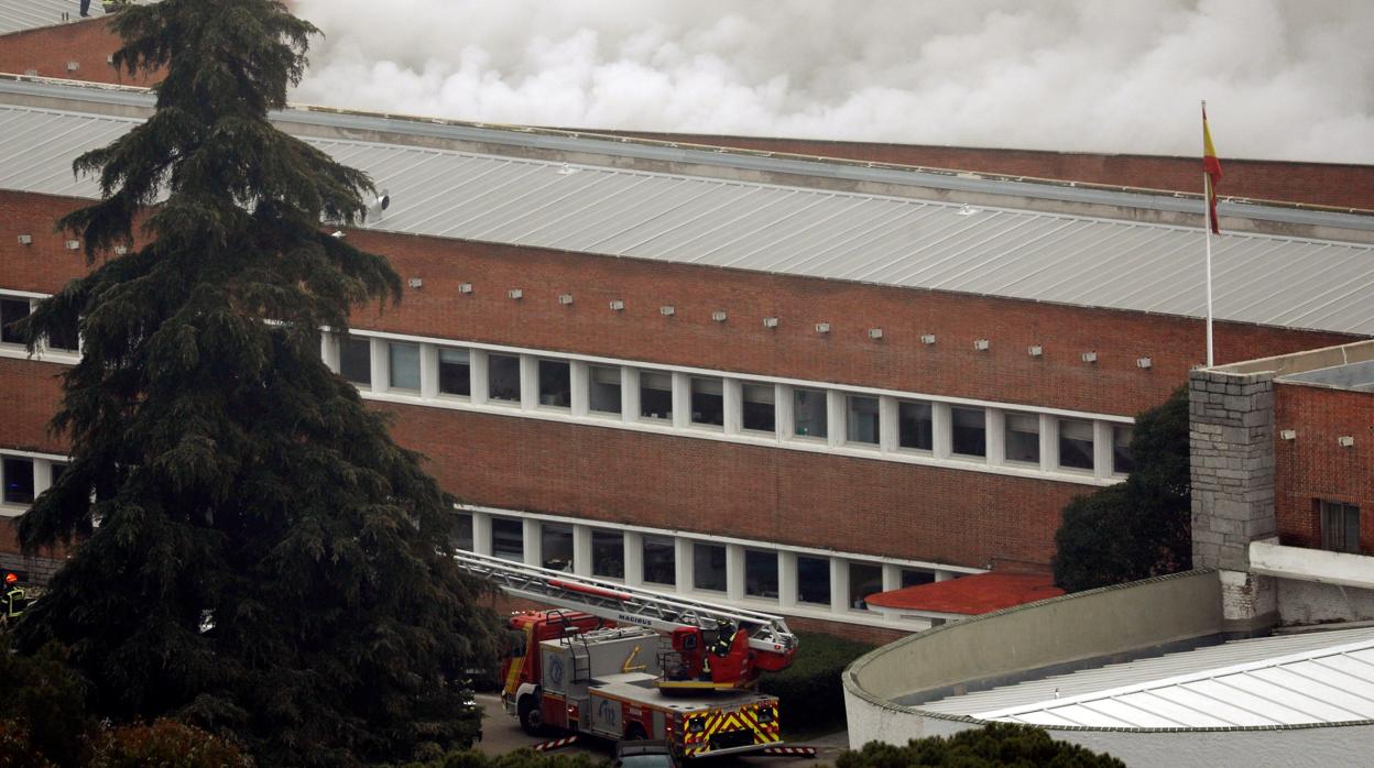 Vista general del incendio del laboratorio de química