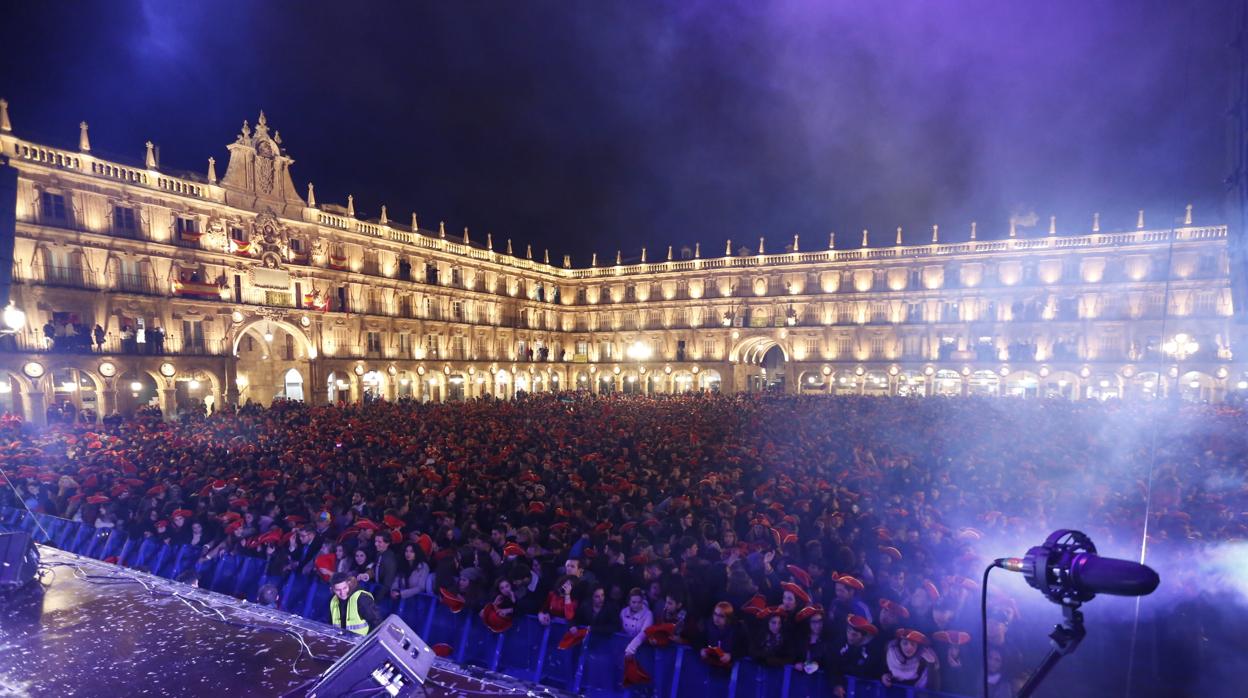 La última fiesta entre amigos antes de volver a casa que hace 20 años dio origen a la Nochevieja Universitaria