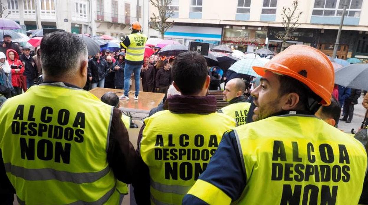 Concentración de los trabajadores de Alcoa San Cibrao en Lugo