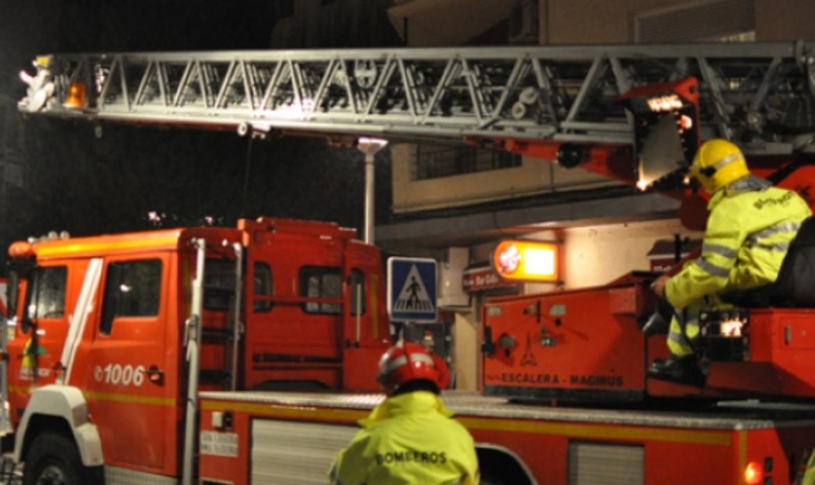 Imagen de archivo de los bomberos durante un incendio en Tomelloso