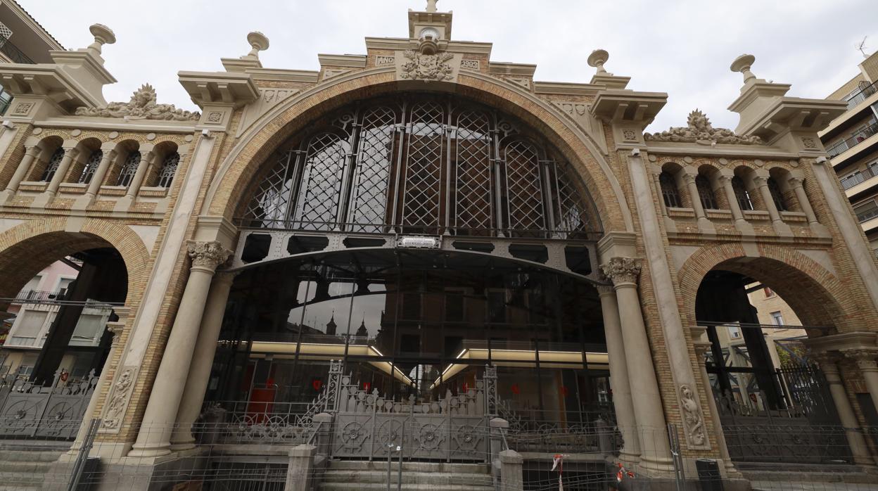 Monumental portada del Mercado Central de Zaragoza