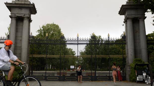 Cierran El Retiro y otros grandes parques de la capital por fuerte viento