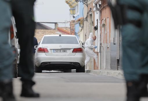 Imagen de la Guardia Civil este martes en Manuel (Valencia)