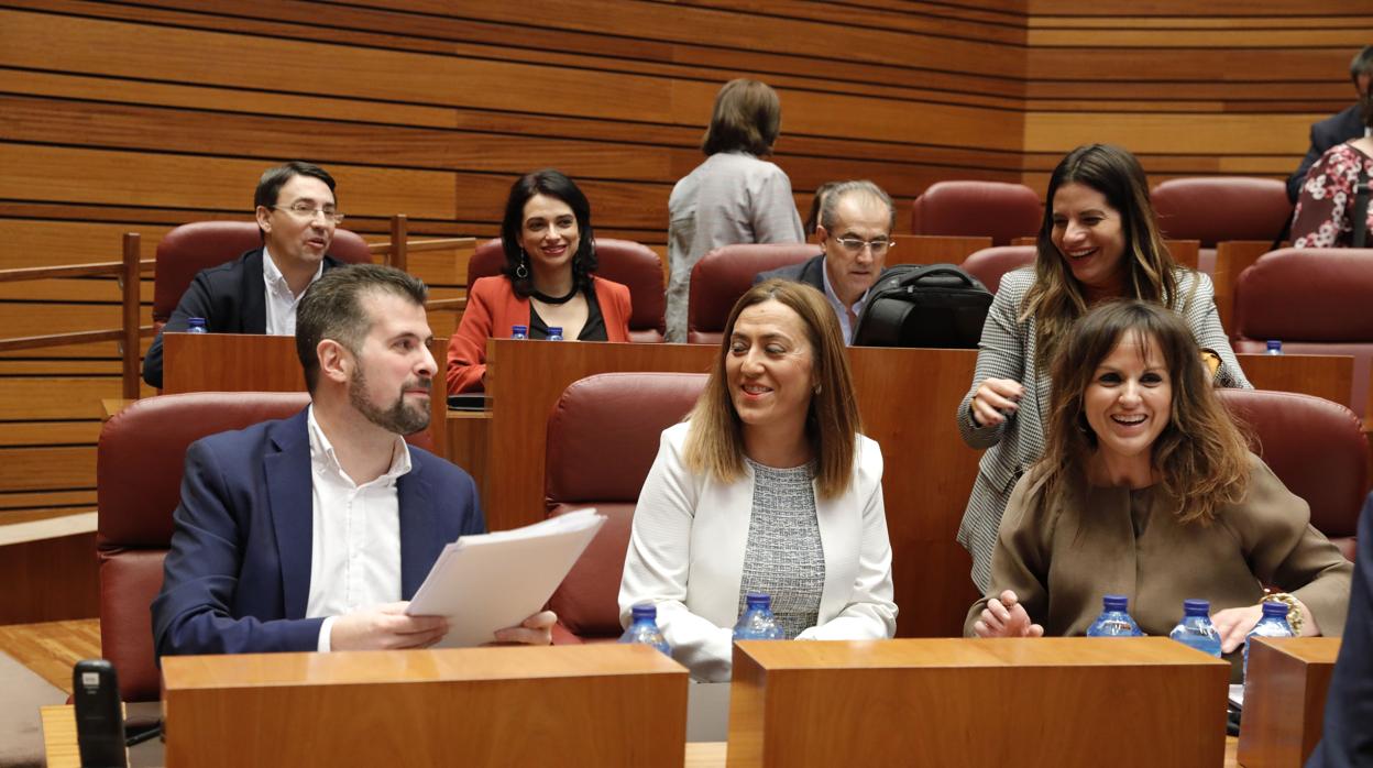 La bancada socialista, ayer durante el pleno de las Cortes