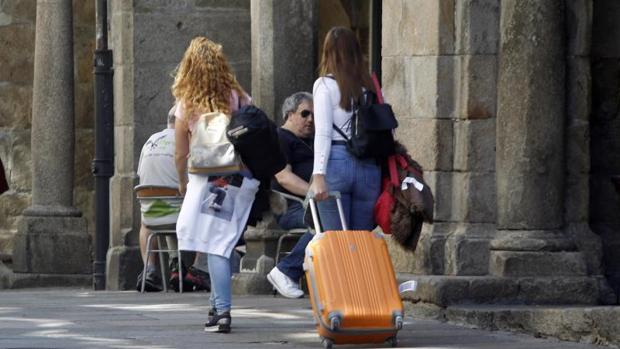 Santiago dice basta y veta nuevos pisos turísticos durante un año