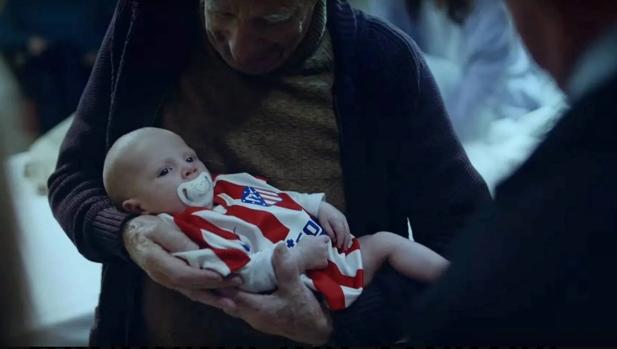 Liam, el bebé toledano del anuncio navideño del Atleti