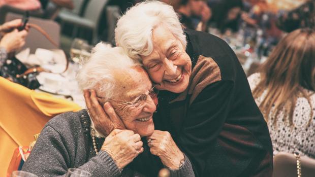 «Amigos de Mayores» organiza comidas de Navidad para más 2.000 ancianos solos