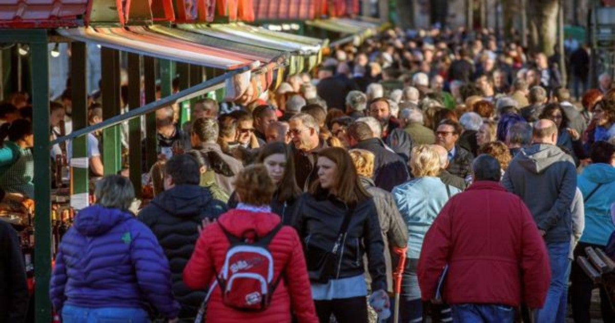 Más de 100.000 personas acuden al tradicional mercado de Santo Tomás