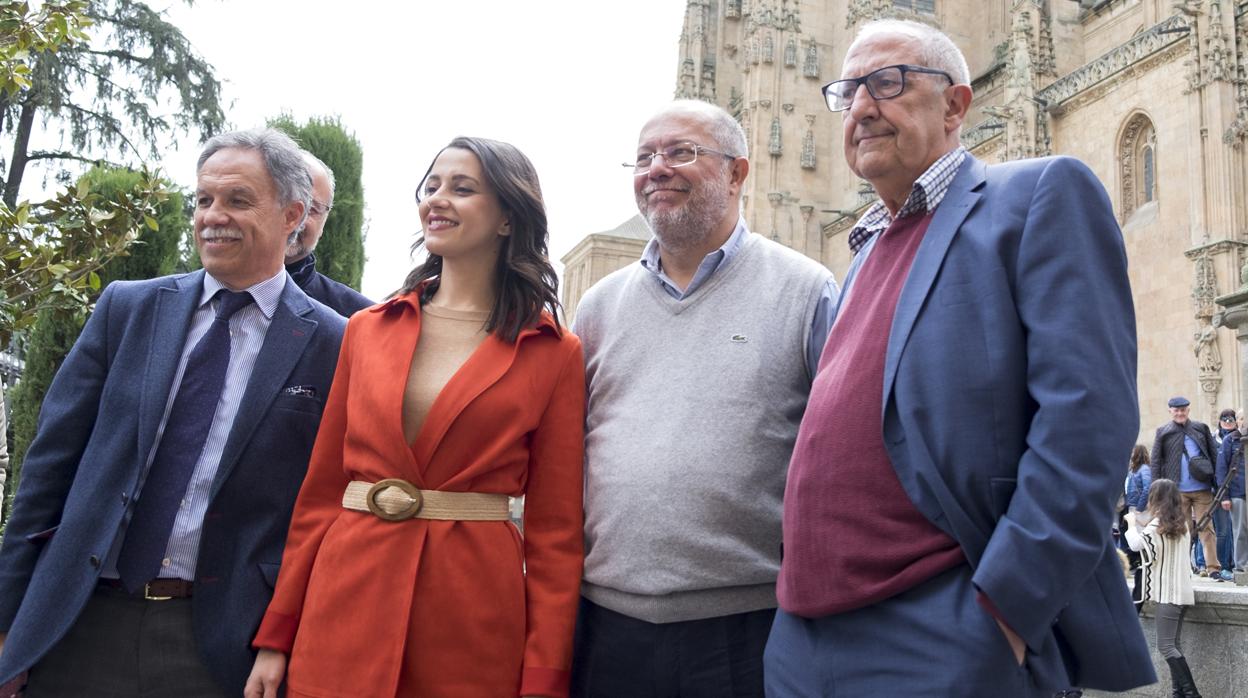 Inés Arrimadas, durante una visita a Salamanca en compañía de Francisco Igea y de otros cargos del partido