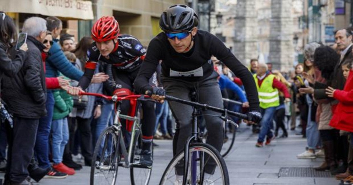 La peculiaridad de la prueba es que los ciclistas compiten con bicicletas sin cadenas