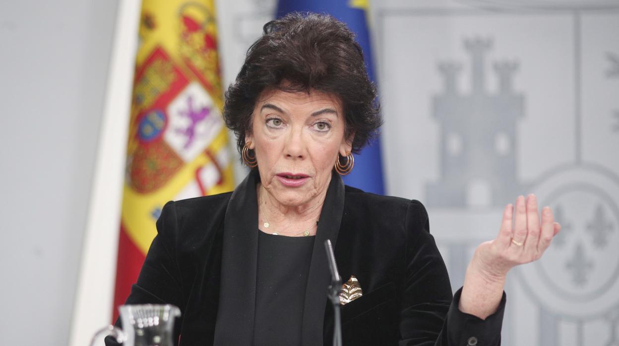 La Portavoz del Gobierno, Isabel Celaá, en la rueda de prensa posterior al Consejo de Ministros de este viernes