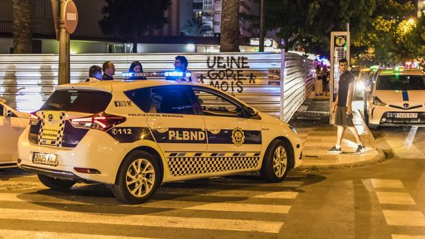 Encuentran a una niña de cinco años caminando sola de noche por una autovía