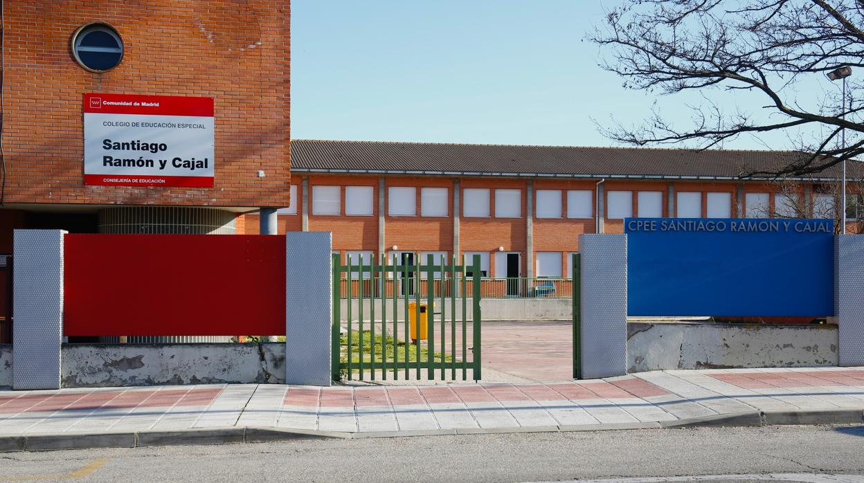 Acceso al centro de Educación Especial Santiago Ramón y Cajal, en Getafe