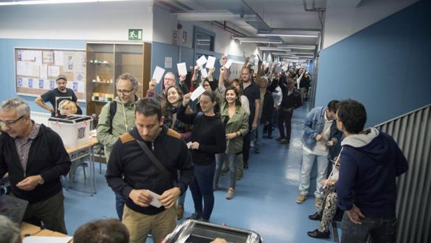 ERC arranca del PSOE una consulta en Cataluña para validar el acuerdo que salga de la «mesa de gobiernos»