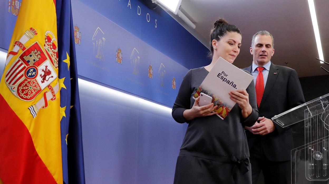 Macarena Olona y Javier Ortega Smith, ayer en el Congreso