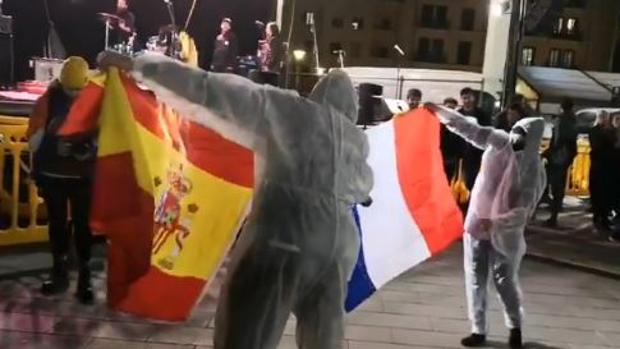 Queman una bandera de España y otra de Francia tras la marcha independentista celebrada en Palma