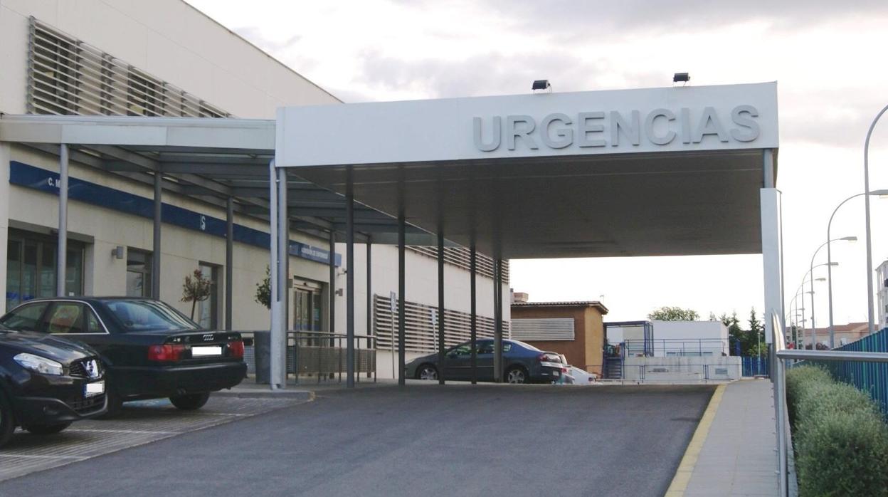 Entrada a las Urgencias del hospital de Valdepeñas