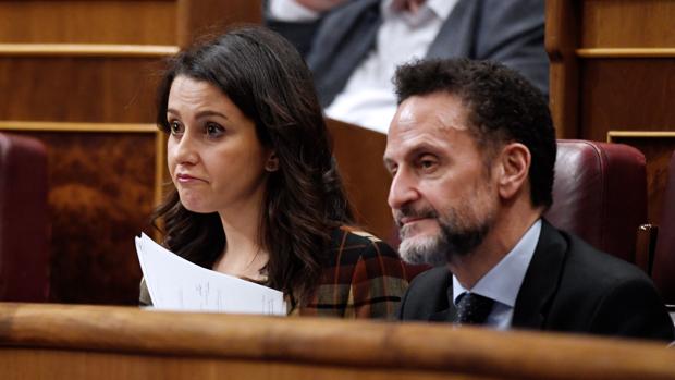 Arrimadas pide que algún socialista «valiente» tumbe la investidura de la «rendición» de Sánchez