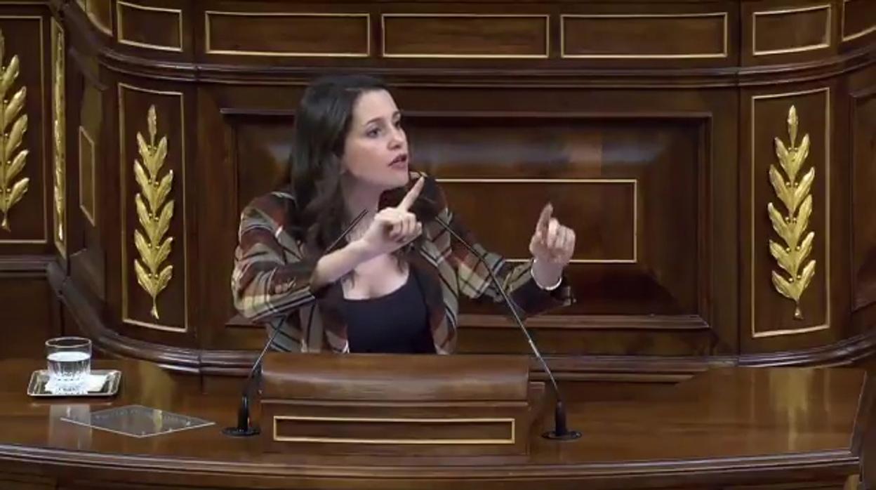 Inés Arrimadas durante su intervención en el debate de investidura