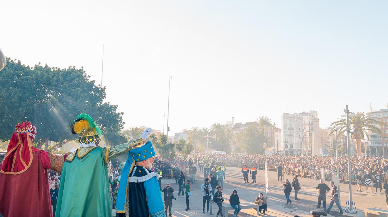 Imagen de la llegada de los Reyes Magos a La Marina de Valencia