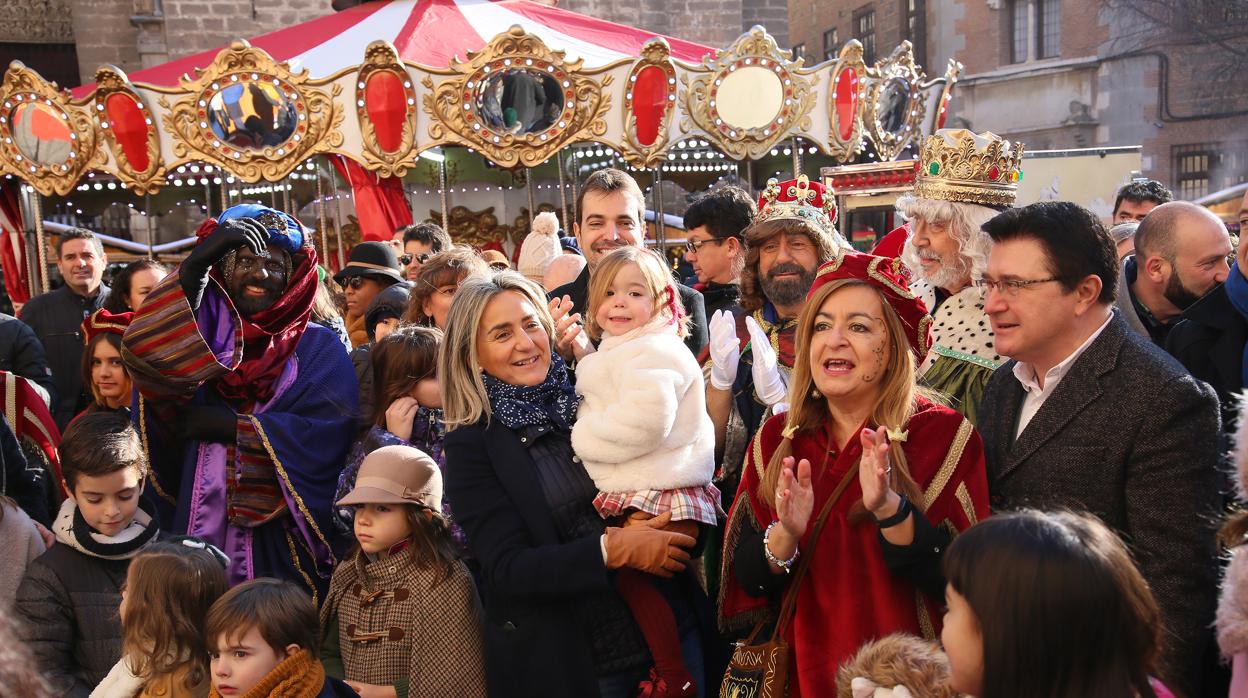 La alcaldesa, con los Reyes en el Ayuntamiento de Toledo