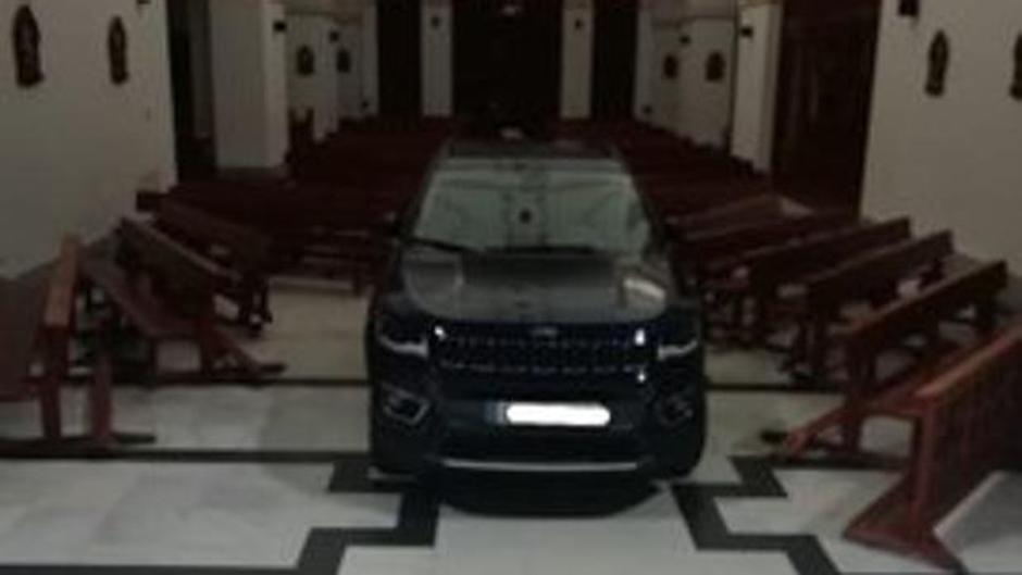 Con el coche hasta el altar en una iglesia de Sonseca