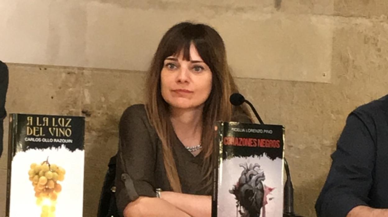 La escritora Noelia Lorenzo Pino, en la presentación de su novela «Corazones negros»