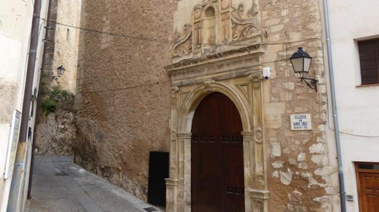 Entrada a la iglesia de la Santa Cruz, en Cuenca