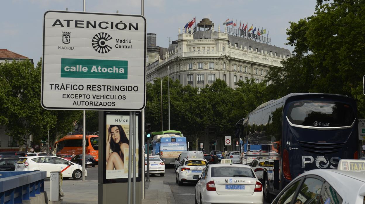 Cartel indicativo de la entrada en la zona de bajas emisiones Madrid Central